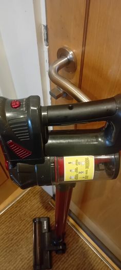 Cordless vacuum