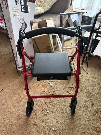 Drive DeVilbiss 4-Wheel Rollator Walker with Seat & Storage