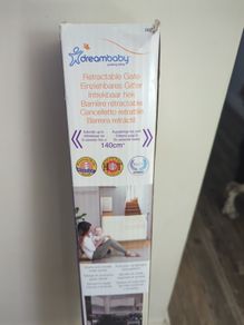 Retractable stair gate