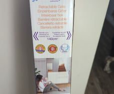 Retractable stair gate