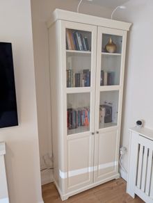Glass-door cabinet. Bookcase with panel/glass doors, white.