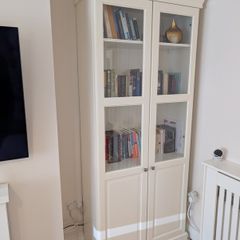 Glass-door cabinet. Bookcase with panel/glass doors, white.
