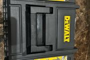 DeWalt DCN680 18 V XR Nailer gun plus nails as new