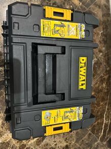 DeWalt DCN680 18 V XR Nailer gun plus nails as new