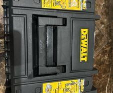 DeWalt DCN680 18 V XR Nailer gun plus nails as new