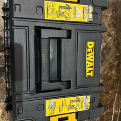DeWalt DCN680 18 V XR Nailer gun plus nails as new