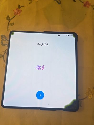 Honor Magic V2