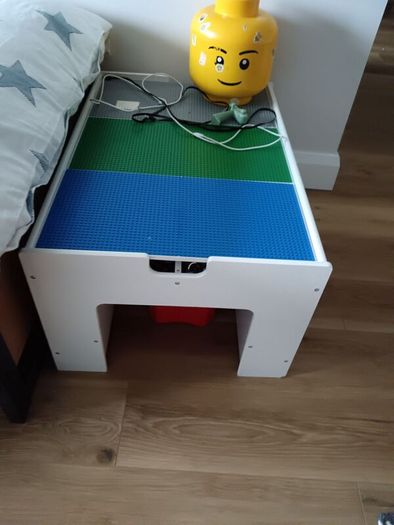 lego table and lego included