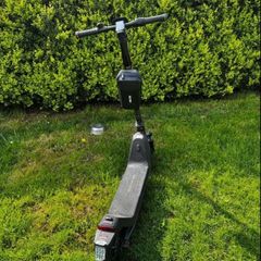 NIU KQi 300P All-Terrain Suspension Electric Scooter 20mph | Range 30 miles