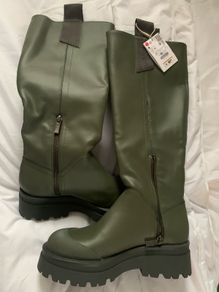 ladys boots bran new.