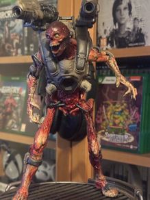 Doom genuine action figure box like new ! No game included