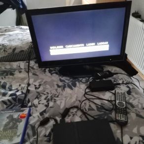 19inch portable (not smart tv) consoles and games