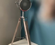 Tripod lamp