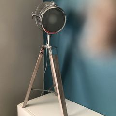 Tripod lamp