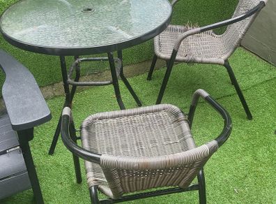 Garden Table and 2 chairs
