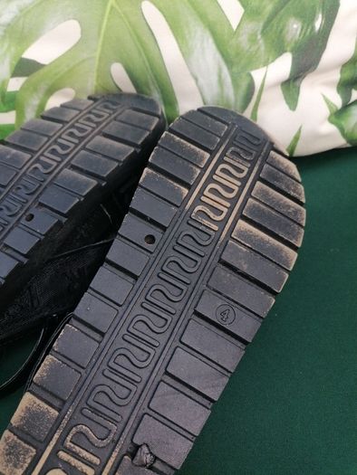 sandles riverisland size 4
