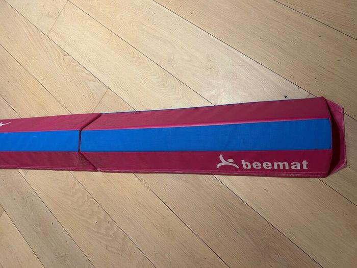 Beemat folding balance beam in pink 2m long