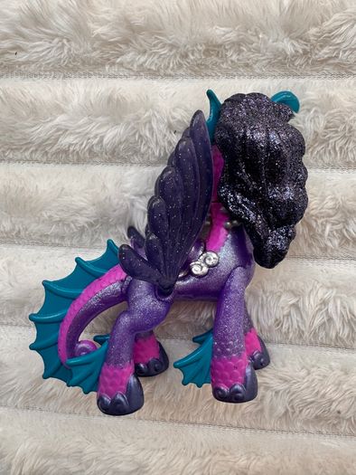 Spin Master Hatchimals Pixies Riders Black Glitter Lily and Seastallion Glider only approx. 9 cm. Used please see photos