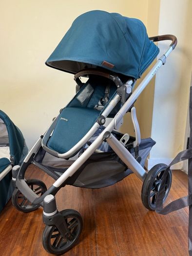 Uppababy Vista Finn V2 maxi cosy car seat with isofix rotating