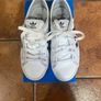 Adidas boys runners white size 3 Image 6