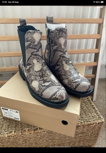 ankle boots  size 39 snake skin effect ankle boot