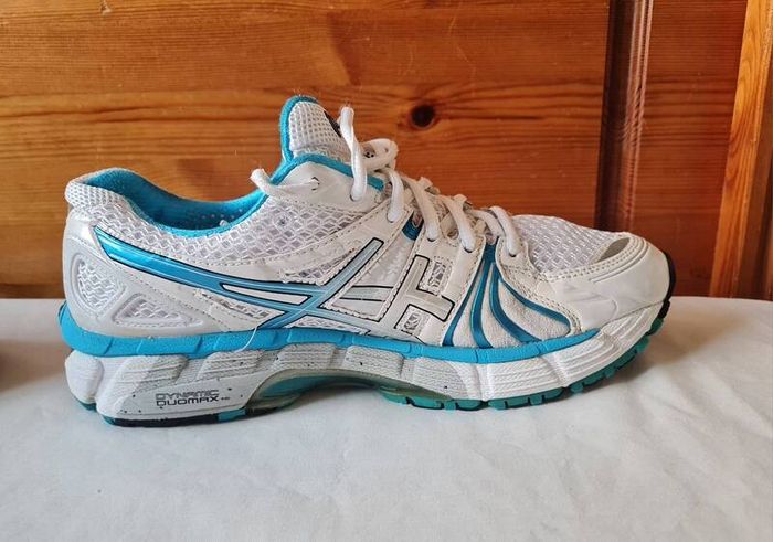 Asics gel kayano 18 sky blue/white Size 6.5 eu 40 in like new condition