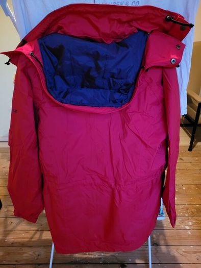 Brand New Vango Ladies Raincoat Size in Deep Pink Colour - L