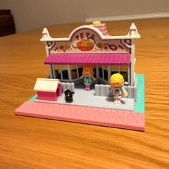 Vintage Polly pocket pet shop