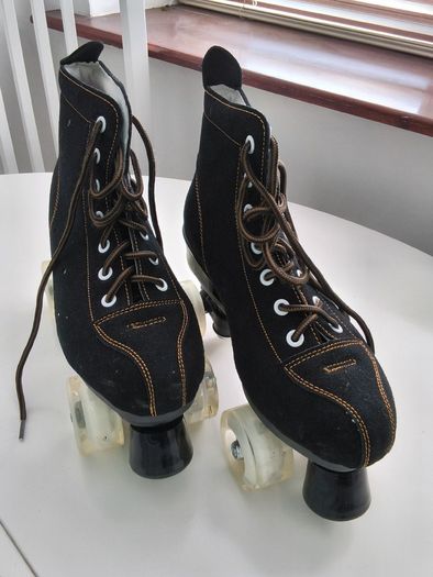 Retro Roller Skates & Bag