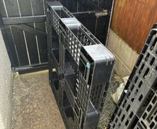 40 plastic pallets