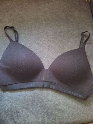 Victoria Secret Bras (6) .. 8.00 euro each or all 6 for 35.00 euro