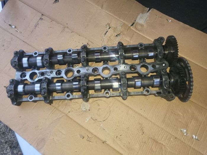 Bmw e60 520d n47D20A camshafts with cam tray