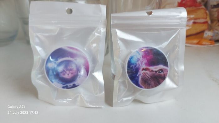 Pop Sockets Free Post