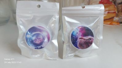 Pop Sockets Free Post