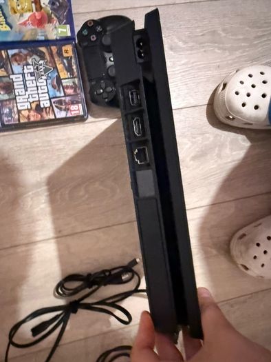 ps4 slim comes 1TB with 3 games all attachments included