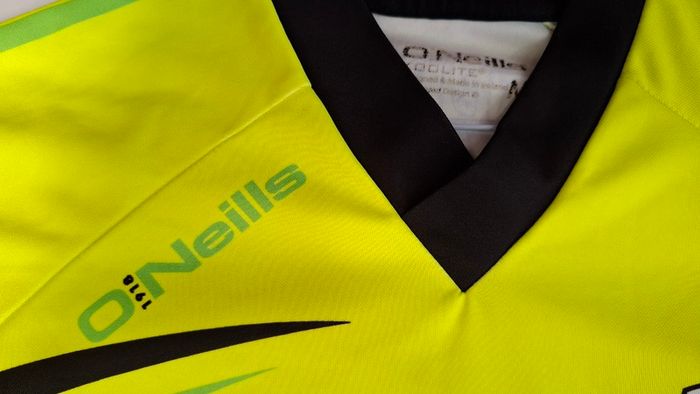 Antrim GAA (No.6) O'Neills Gaelic Football/Hurling Jersey (Adult Medium) FREE POST