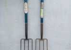 2 Garden forks 1 lawn rake 1mini trimmers