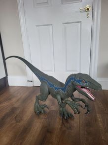 giant jurassic world "blue" raptor