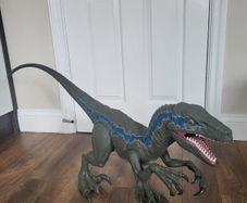giant jurassic world "blue" raptor