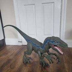 giant jurassic world "blue" raptor