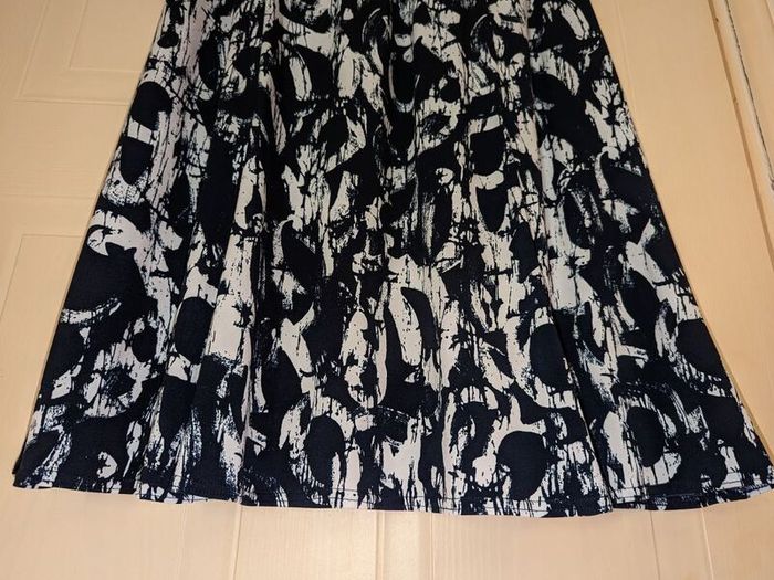 Perfect for Summer. beautiful and unique design midi skirt