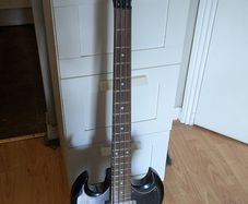 Epiphone Bass + Stand + HB preamp + Cables (Full starter kit)