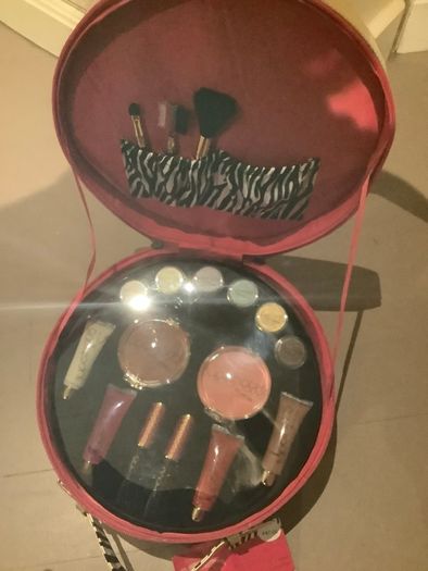 Beauty Vanity Case With Makeup