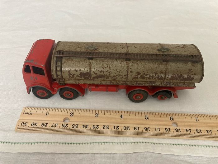 Dinky 504. Fidel 14 ton tanker. 1952/57. Rare fawn tank.