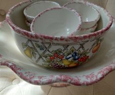 Vintage Italian fruit bowl set features hand painted fruit decorations