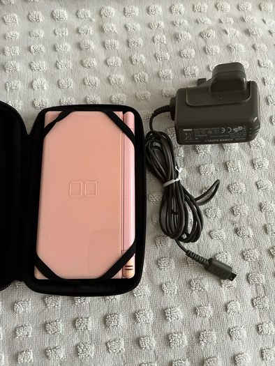 Nintendo DS lite pink