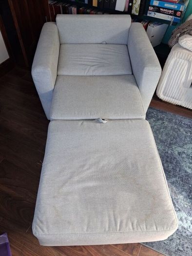 chair/fold out bed