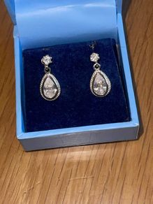 Necklace and earrings set