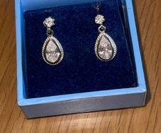 Necklace and earrings set