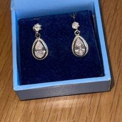 Necklace and earrings set